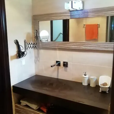 فيلة Chris بوسيدي